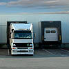 LKW vor Ladehalle